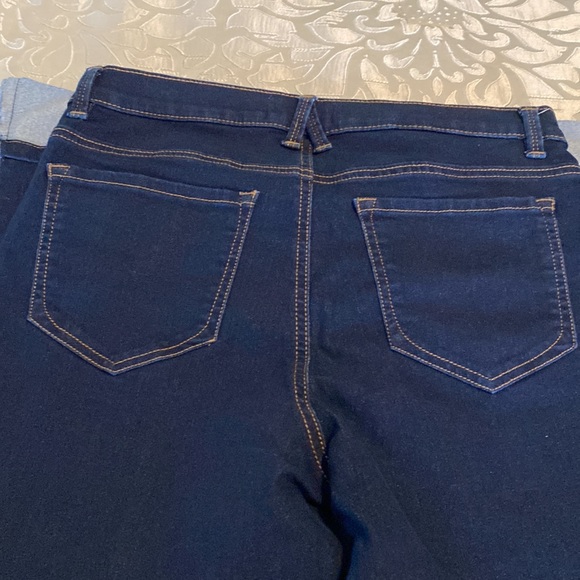 🌴🌴 Angels signature straight stretch jeans - Picture 3 of 3